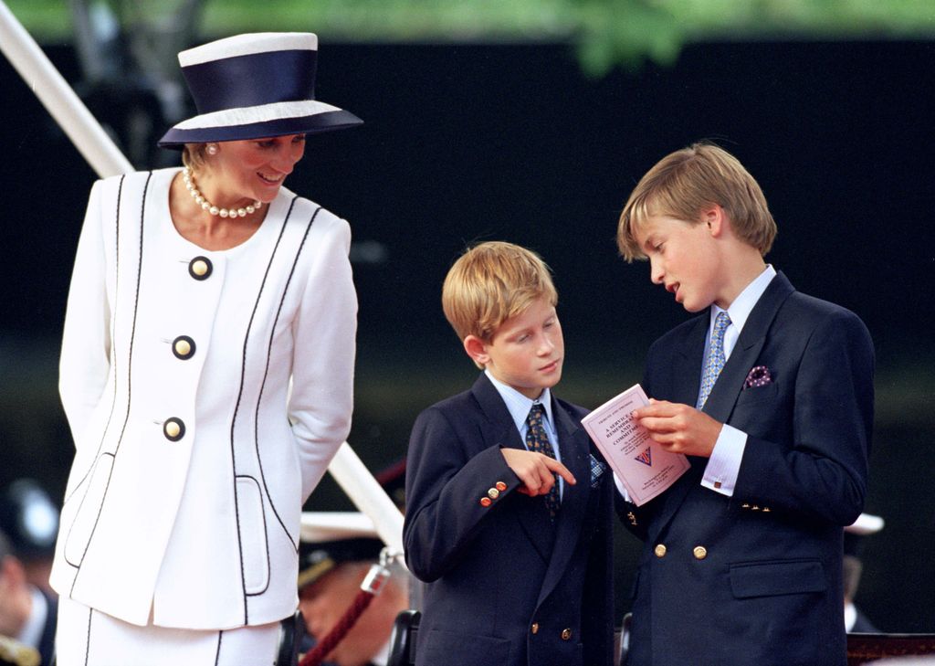 La princesa Diana de Gales con los príncipes Guillermo y Harry 