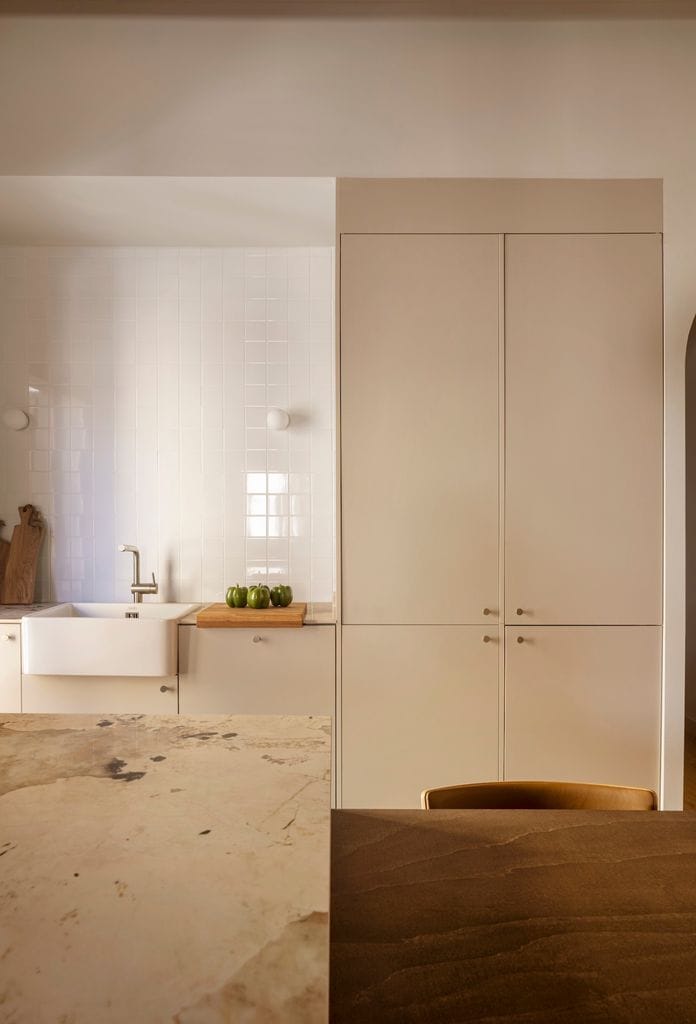 Cocina con muebles con acabado cashmere. 