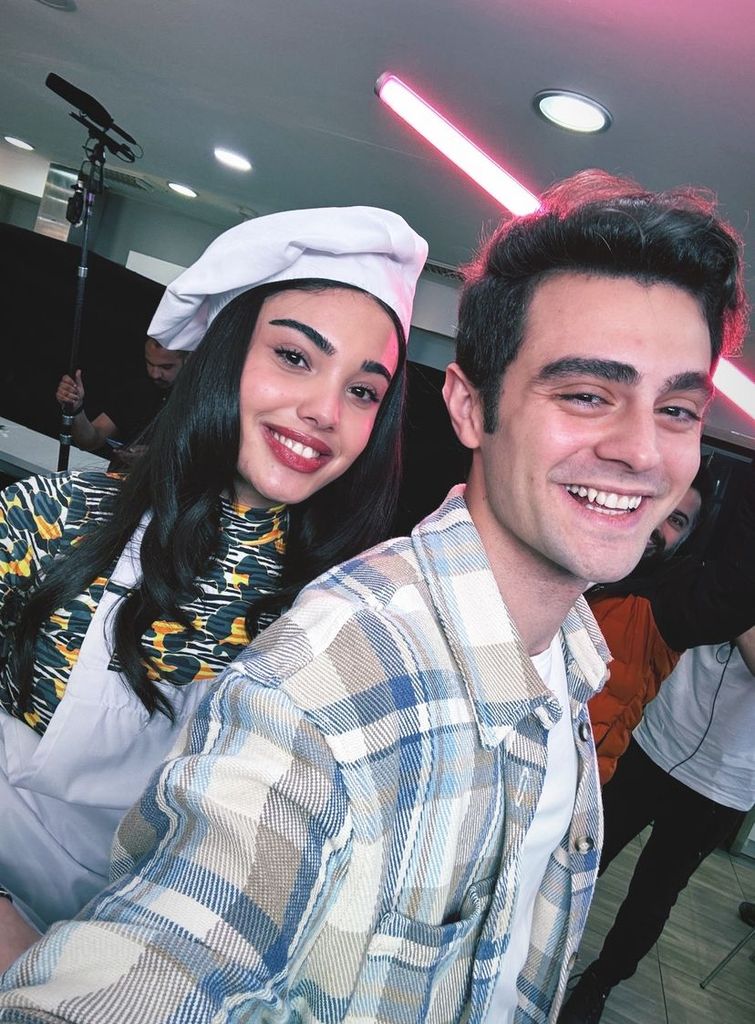 Los rumores sobre un posible romance entre Yiğit Koçak y Lizge Cömert, de 'Hermanos', han credido en los medios turcos tras verles juntos y solos en un café