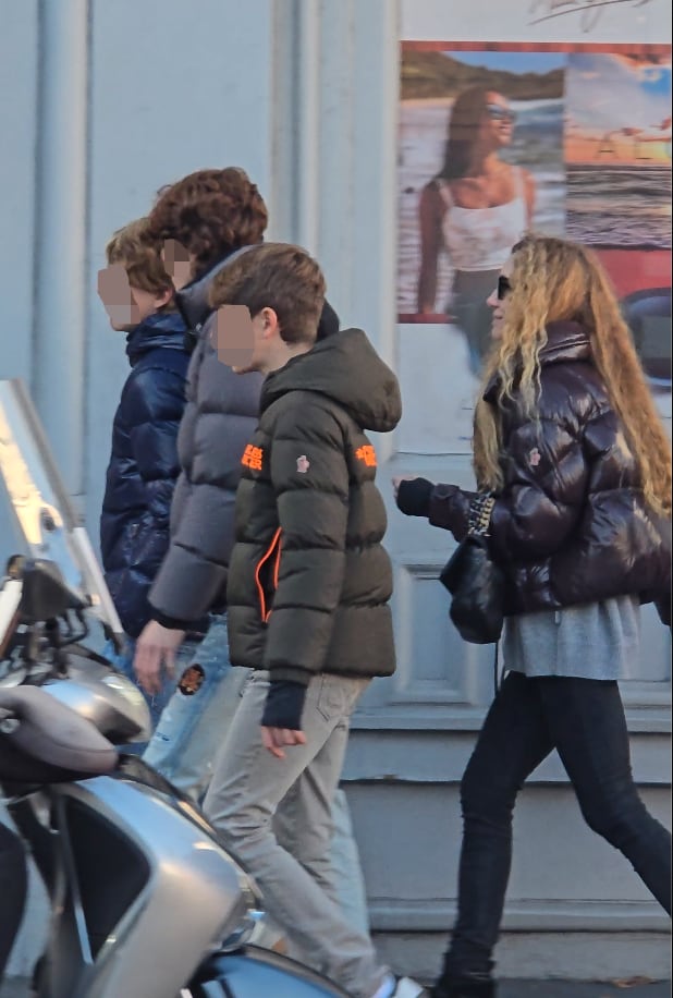Blanca Cuesta, caminando con sus hijos por Londres