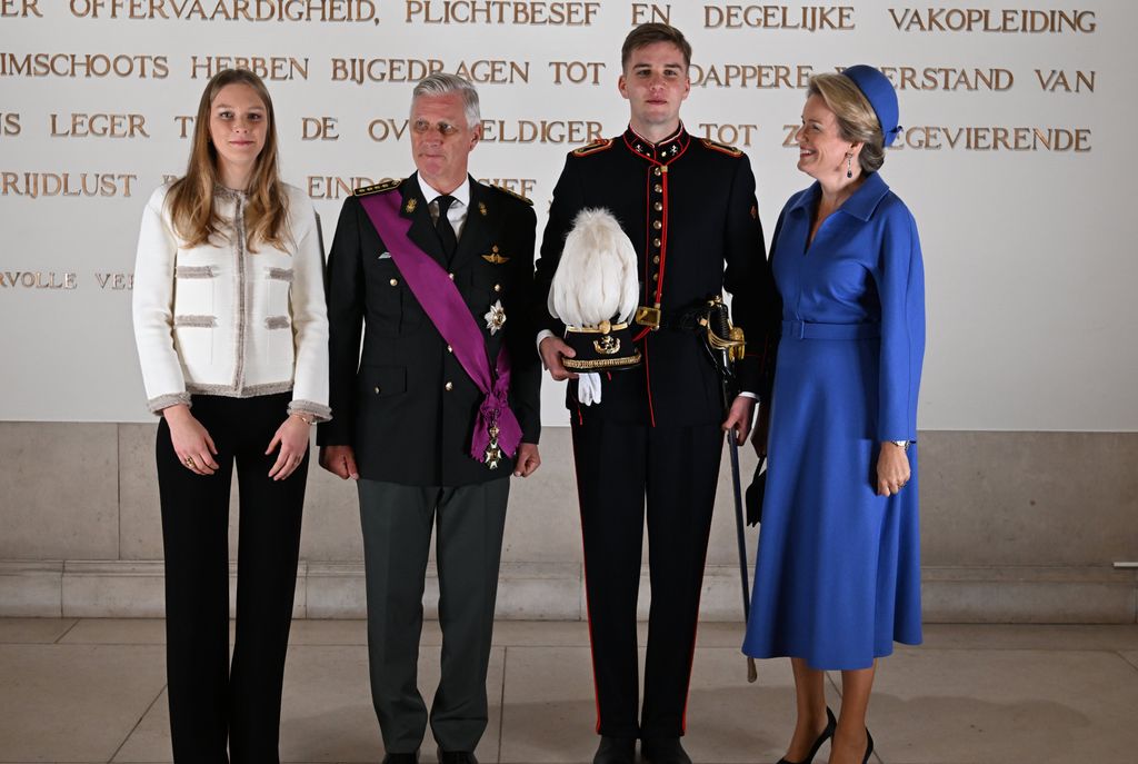El príncipe Gabriel hace su juramento en la Real Academia Militar de Bruselas (Bélgica) acompañado de los reyes Felipe y Matilde y la princesa Eleonore