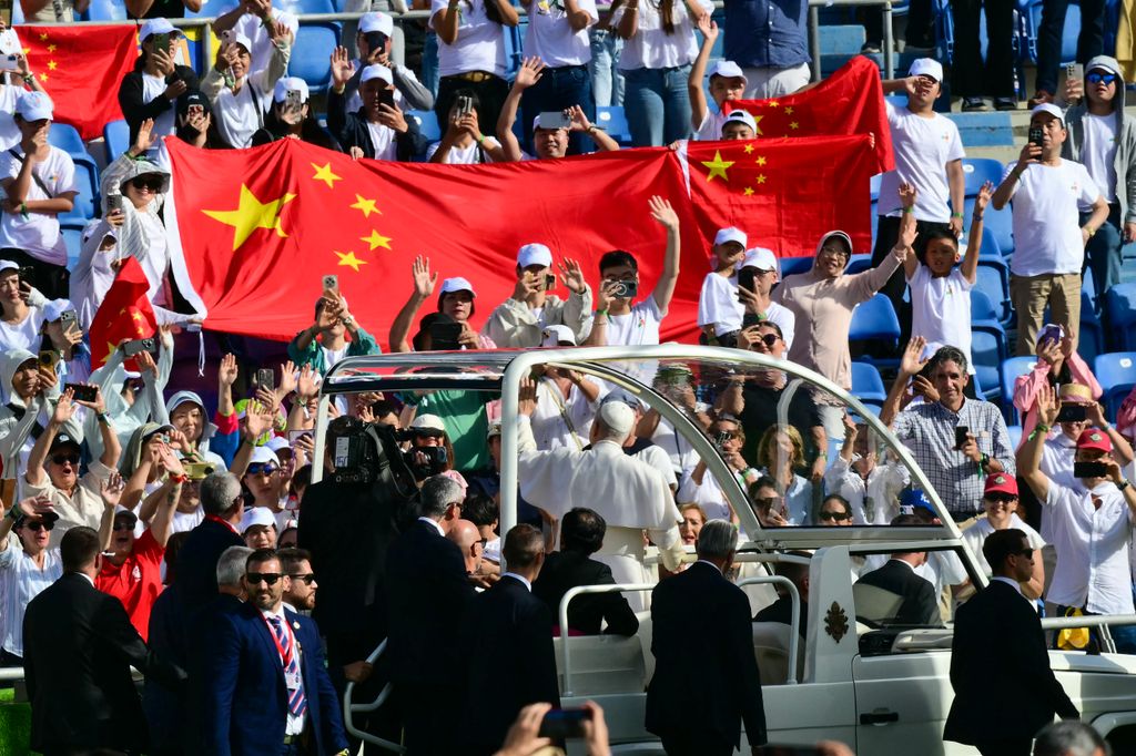 El papa León XIV en su llegada al estadio de Gran Canaria