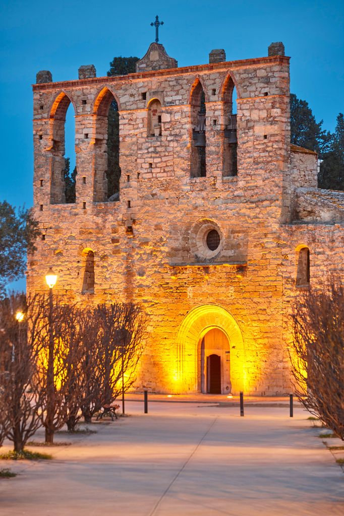Iglesia románica de Sant Esteve de Peratallada, Costa Brava, Girona