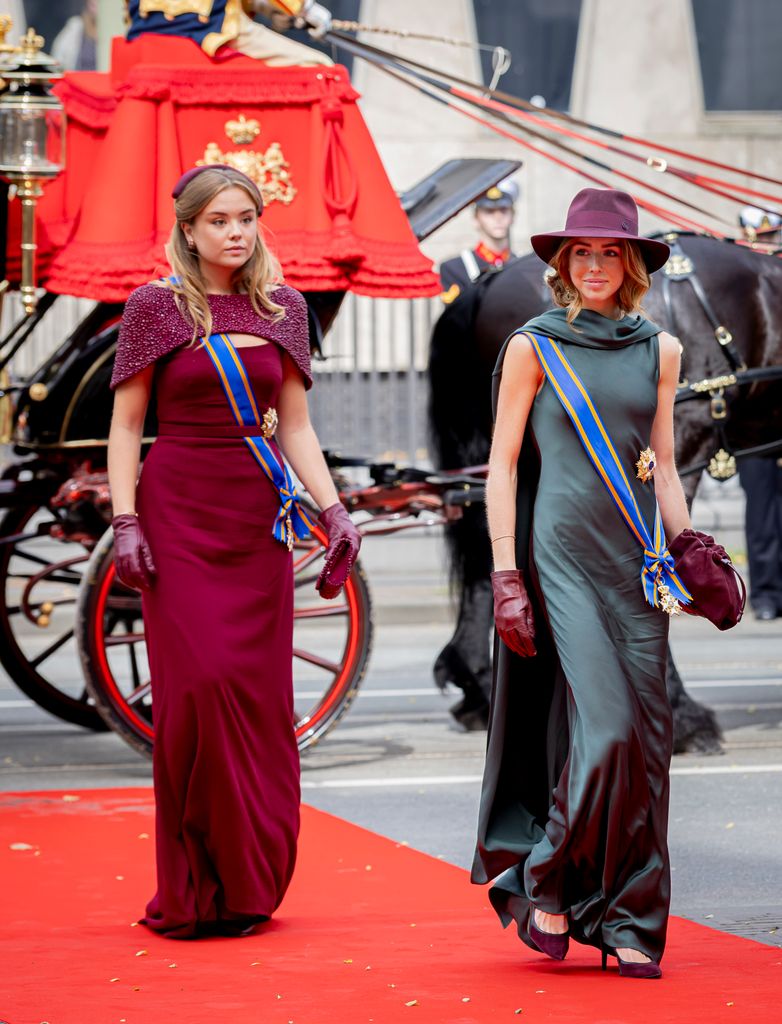 Las princesas Ariane y Alexia deslizándose con elegancia en el Día del Príncipe.