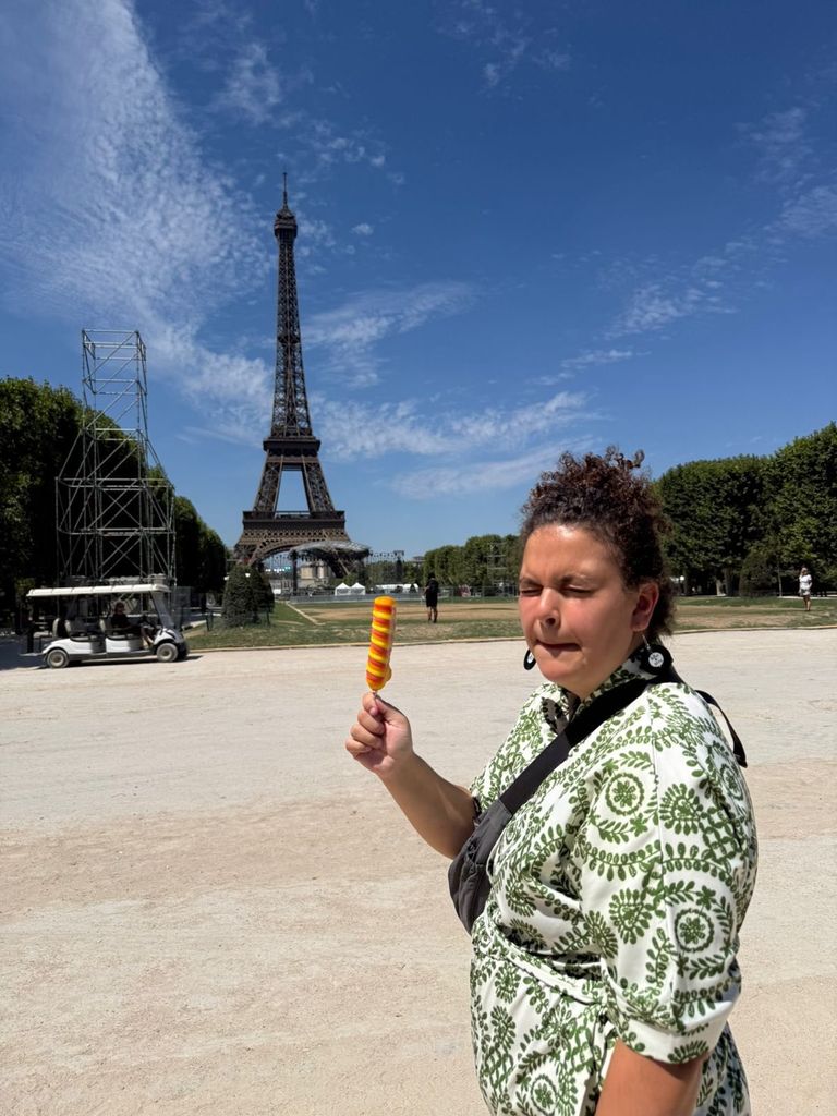 Lucerito Mijares en París.