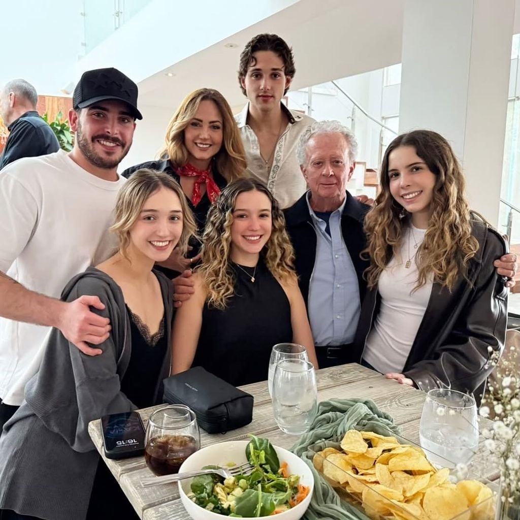 Al festejo también acudieron Nina y Mía Rubín, en compañía de su novio Tarik Othon.