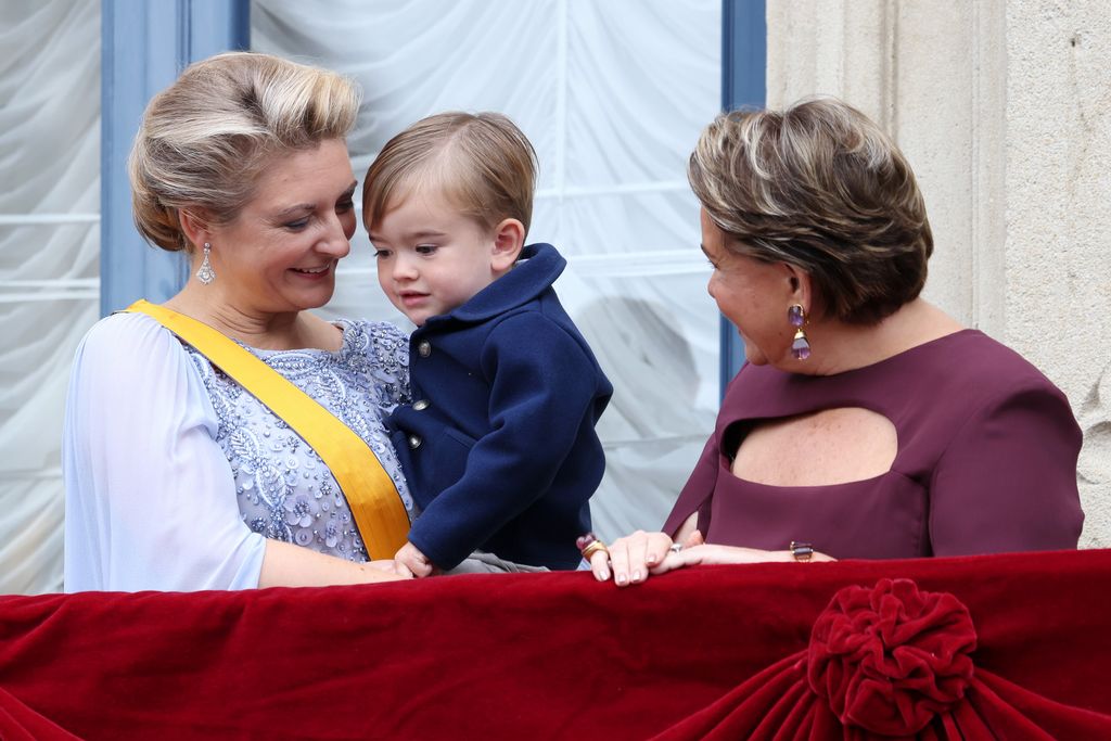 Stéphanie y María Teresa de Lucemburgo, juntas en el balcón tras la abdicación