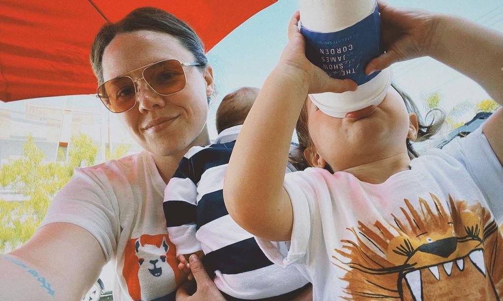 Joy Huerta y sus hijos