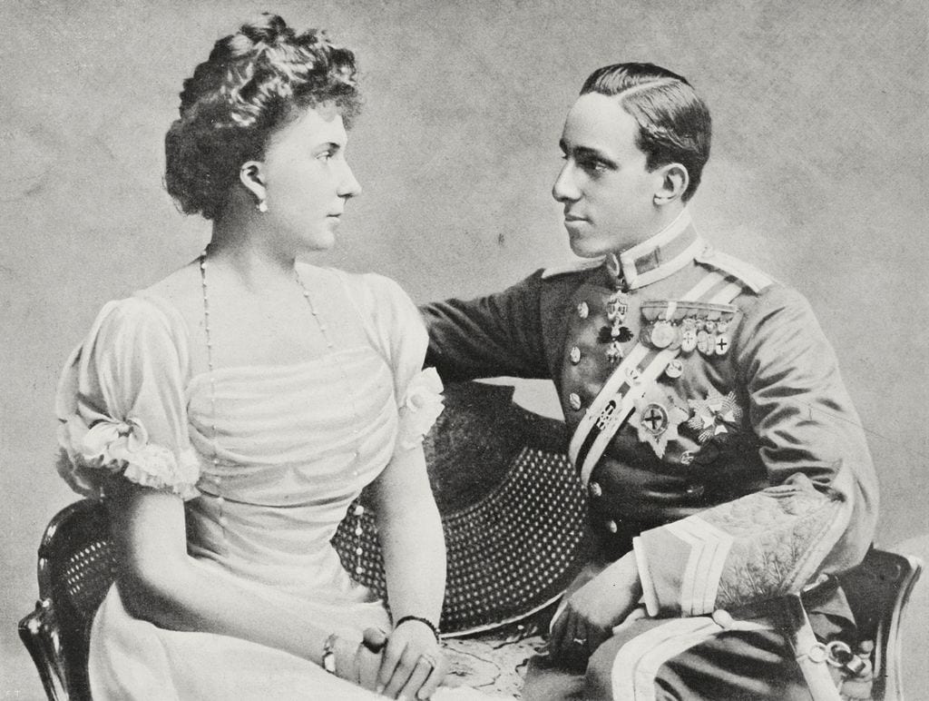 La reina Victoria Eugenia y Alfonso XIII en 1906, año en el que se casaron
