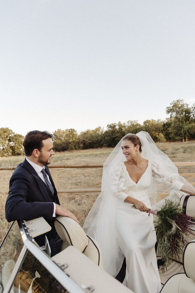 Vestido de novia con mangas abullonadas