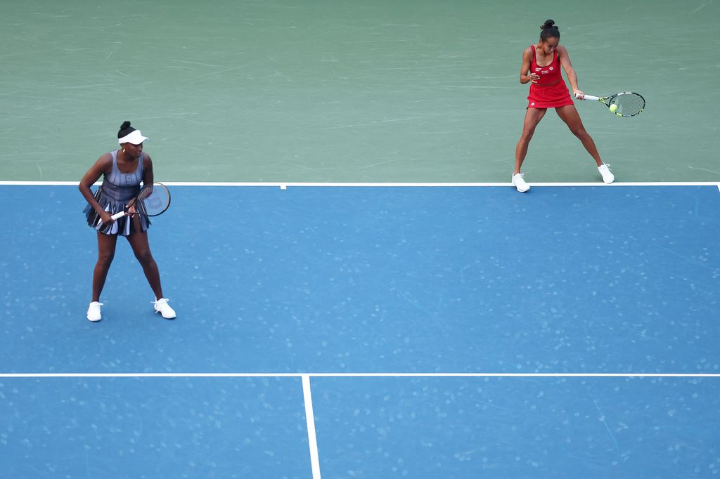 Leylah Fernandez y Venus Williams en el US Open.