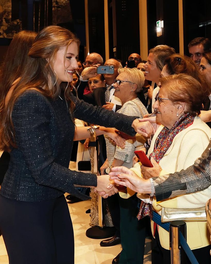 Saludando a los ovetenses antes del concierto 