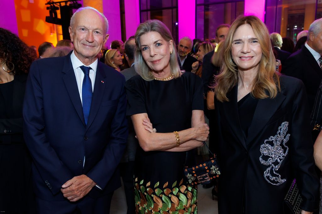 Fiel a su estilo atemporal, Carolina de Mónaco volvió a demostrar que la elegancia no necesita excesos