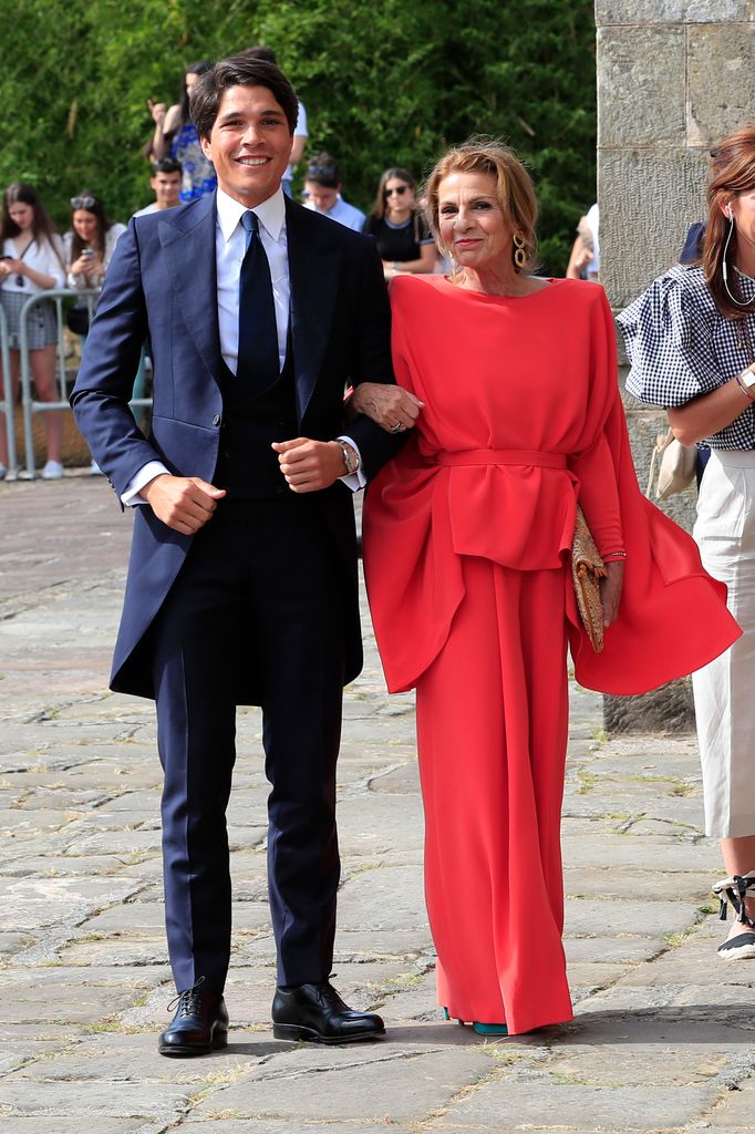Madrinas de boda con pantalón en mono Pablo Castellano