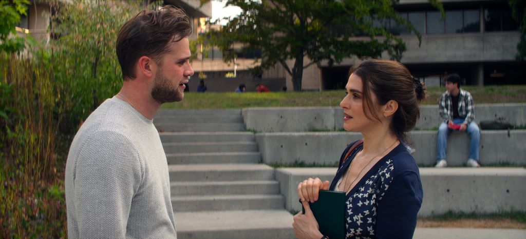 La serie explora también cuestiones contemporáneas como la política de género en la universidad y la cultura de la cancelación