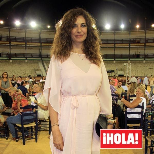 Este verano la presentadora se ha dedicado a descansar, a disfrutar del verano con su familia y a tratarse de los vértigos y mareos que según publicaron varios medios padecía
