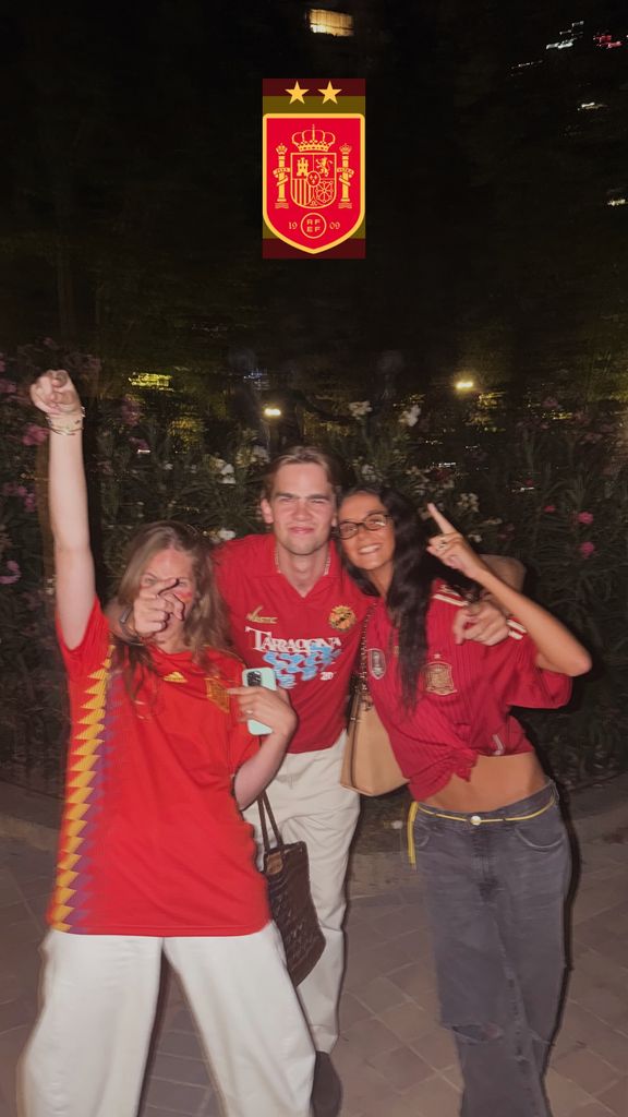 Miguel e Irene Urdangarin celebrando el triunfo de la selección con su prima Victoria Federica de Marichalar