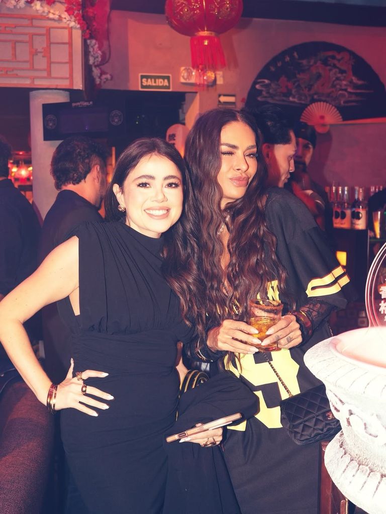 Galilea Montijo junto a Mariana Botas.
