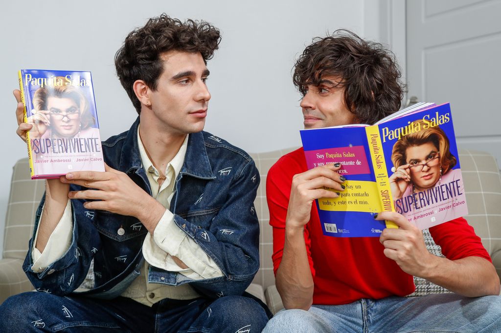 Los Javis, promocionando el libro 'Superviviente', las 'memorias' de su personaje, Paquita Salas