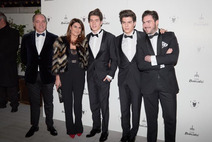 Gemeliers con su familia