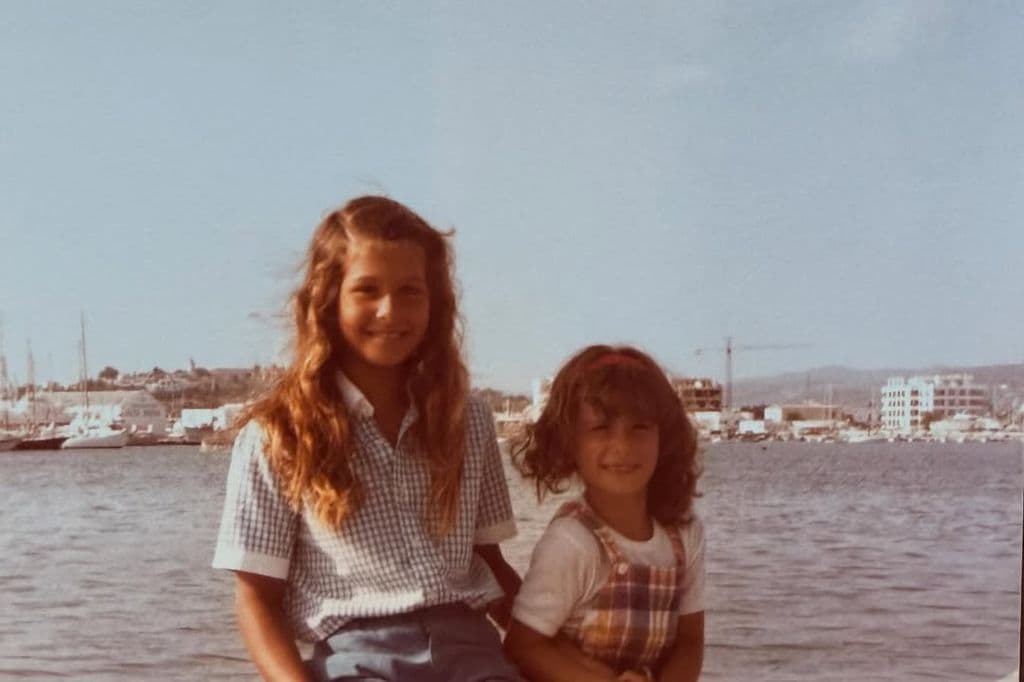 Nuria Roca y su hermana Ruth