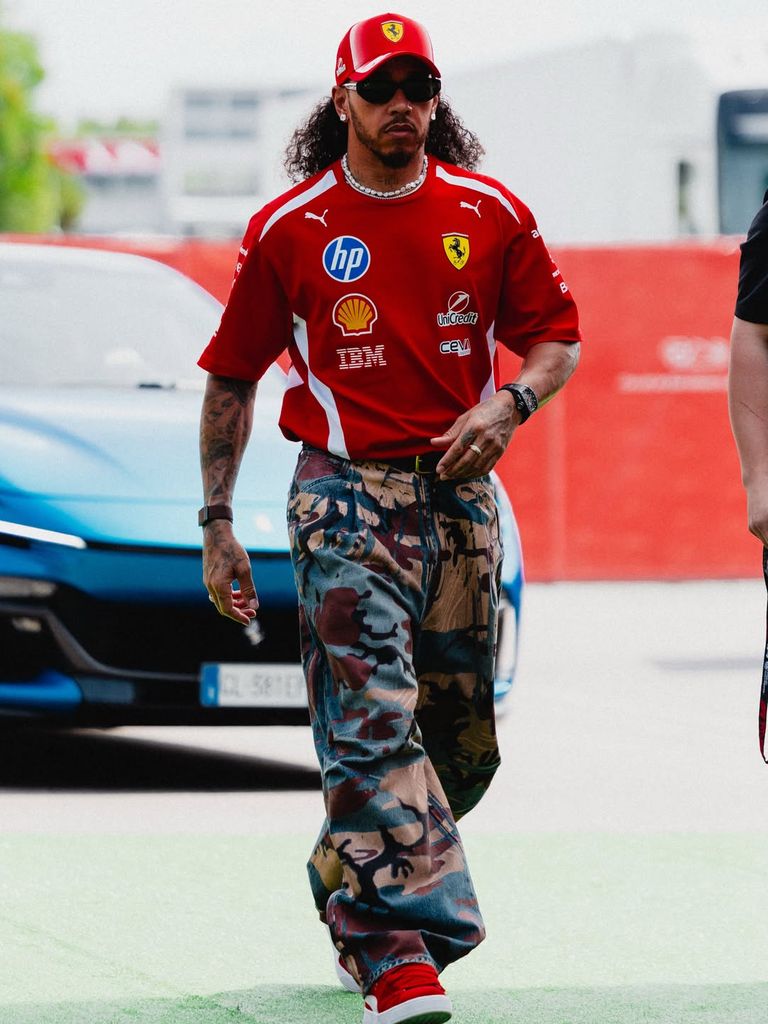 Lewis Hamilton sorprende con un nuevo look en el Gran Premio de Cataluña