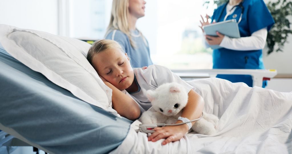 Pruebas de sueño en el hospital en niña