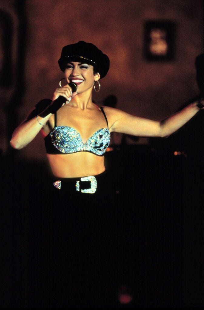 Jennifer Lopez en su personaje como Selena Quintanilla.