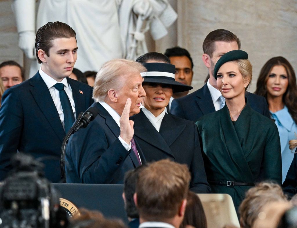 Ivanka Trump felicitó a su hermano Barron por sus 19 años compartiendo una linda foto juntos