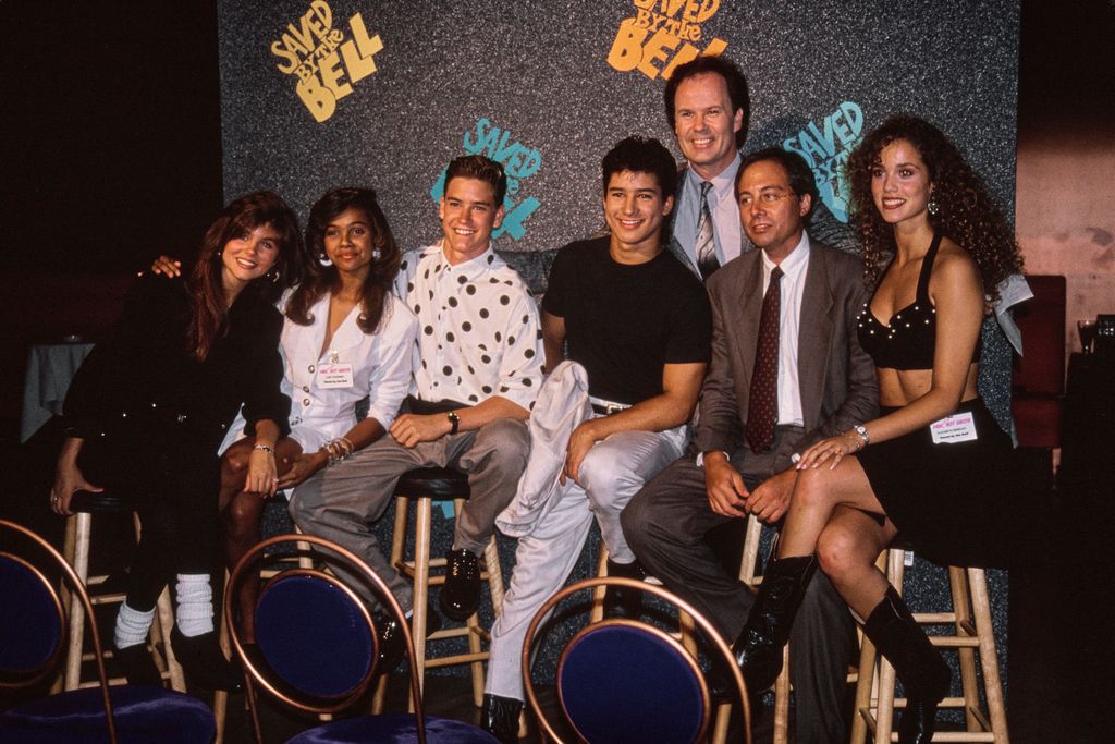 Salvados por la campana: Tiffani Amber Thiessen,  Lark Voorhies, Mark-Paul Gosselaar, Mario Lopez, Dennis Haskins, Sam Bobrick, y Elizabeth Berkley 