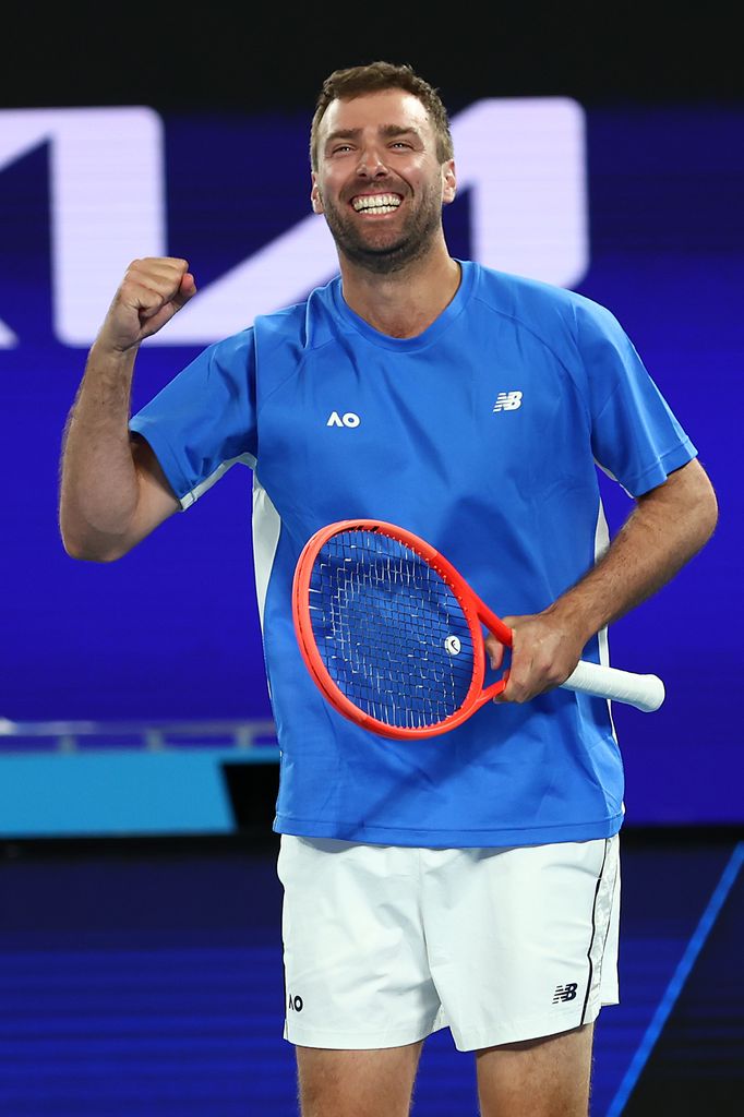 Jordan Smith celebra con gesto incrédulo su victoria en el One Point Slam tras eliminar a Jannik Sinner en un solo punto