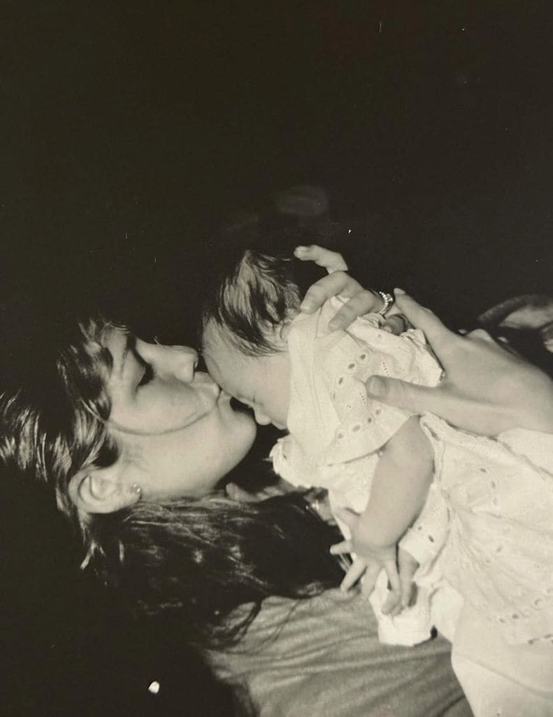 Una instantánea de madre e hija cuando Manuela era bebé