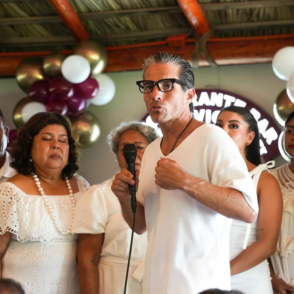 Fernando Reina y su socio Gerardo abrieron 'Las Gaviotas II' en Escénica. 