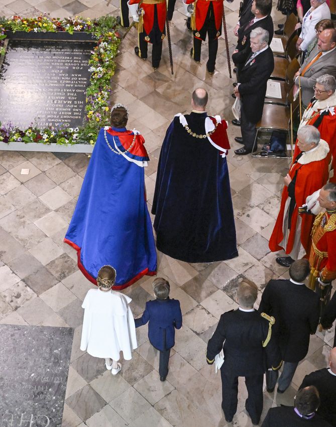 Los príncipes de Gales y sus hijos en la coronacion de Carlos III