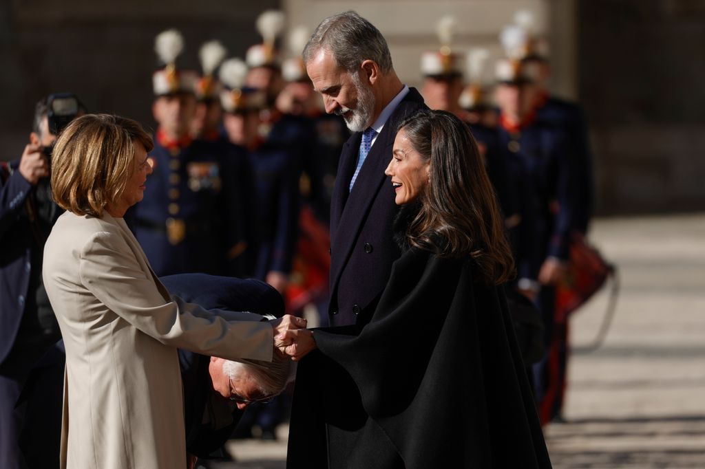 Cariñoso encuentro entre la reina Letizia y la primera dama 

