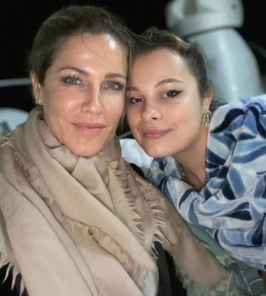 Jaydy Michel posando con su hija Manuela Sánchez