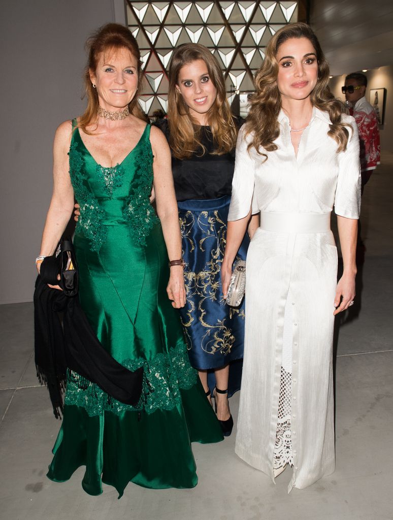 Sarah Ferguson con su hija la princesa Beatriz y Rania de Jordania en Cannes 2017
