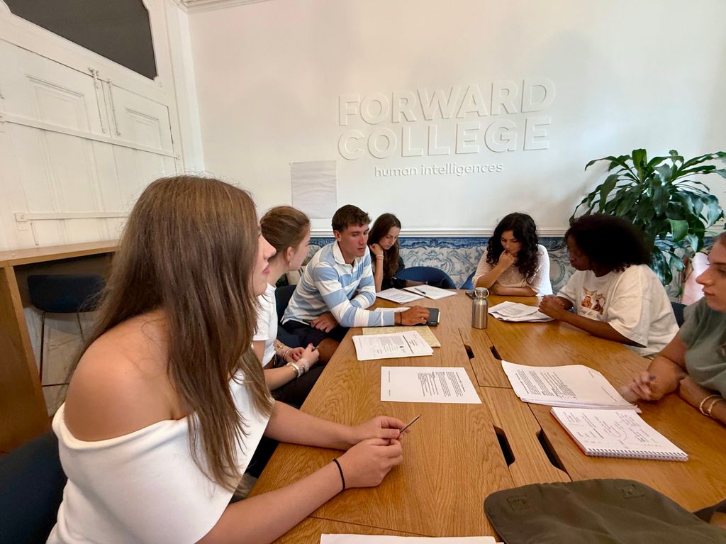 La infanta Sofía con sus compañeros en clase en Forward College