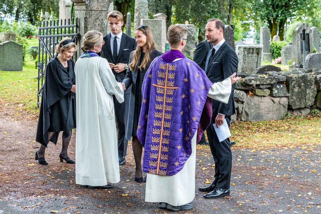 El 30 de agosti se celebró un servicio religioso en honor al rey Harald, pero ni Mette-Marit ni Marius estuvieron presentes.
