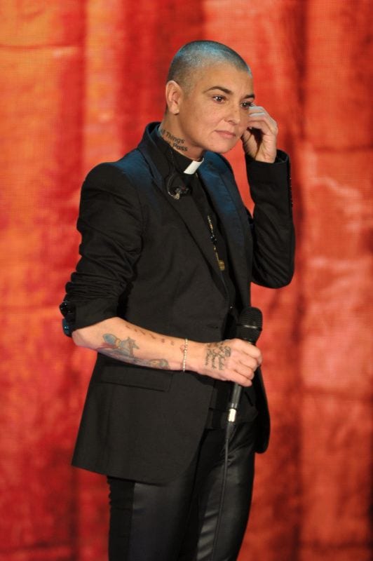 Sinéad O´Connor actuando