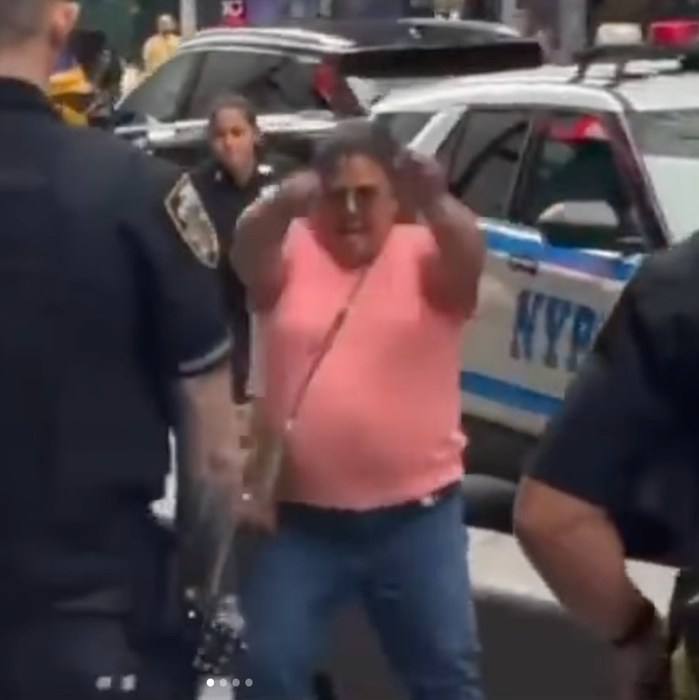 La agresora, Pamela Cisneros, sufría de problemas mentales y fue abatida por la policía