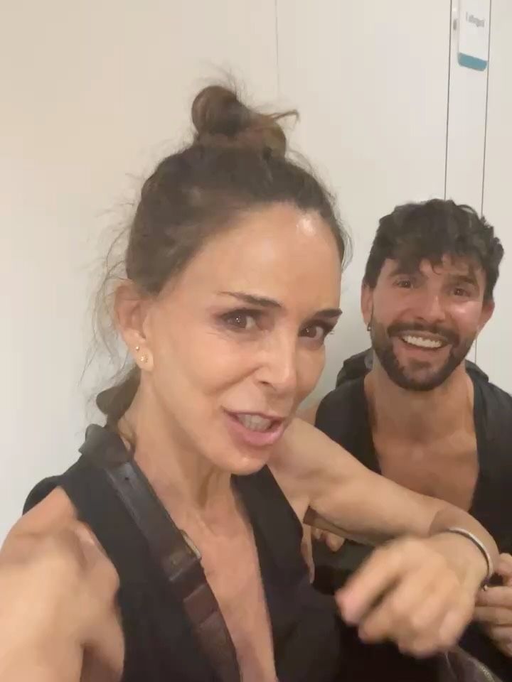 Lydia Bosch con uno de sus compañeros, en el hospital