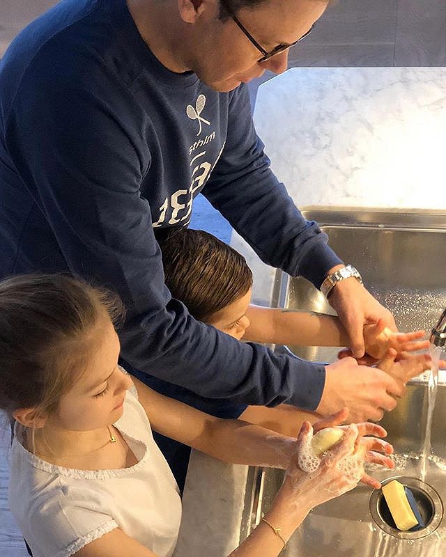 De don Felipe a Matilde de Bélgica, los ‘royals’ se ponen manos a la obra para frenar la pandemia 
