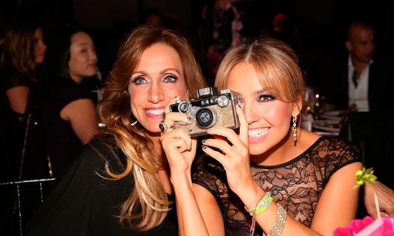 Thalía acompaña a Lili Estefan en un día inolvidable en Hollywood | ¡HOLA!