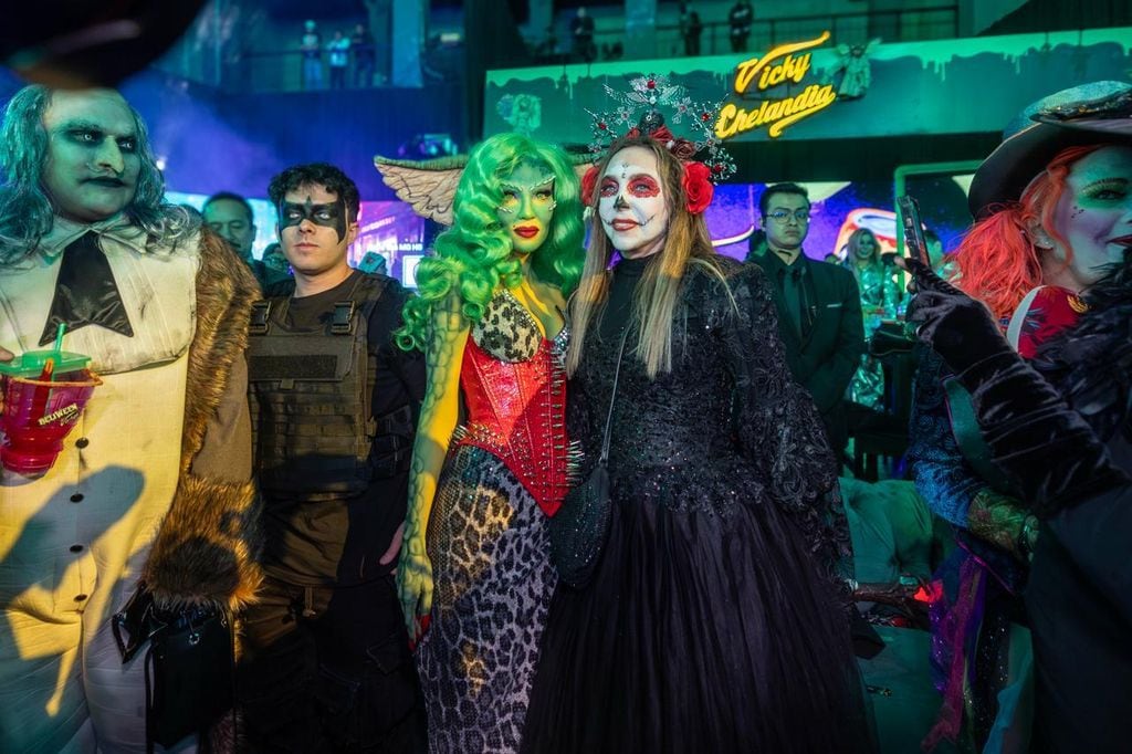 Belinda Schüll, madre de la cantante, fue otra de las invitadas infaltables a la fiesta.