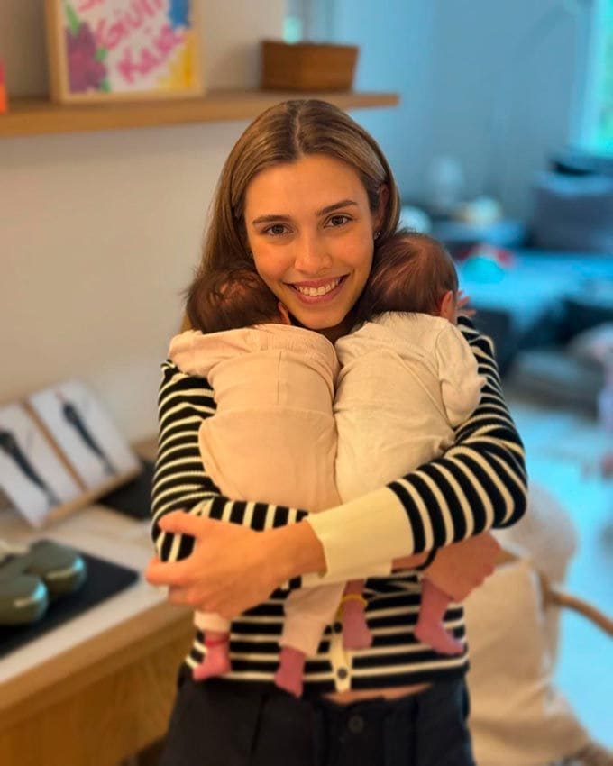 Karen Gonçalvez, esposa de Enzo Zidane, con sus hijas Giulia y Kaia 