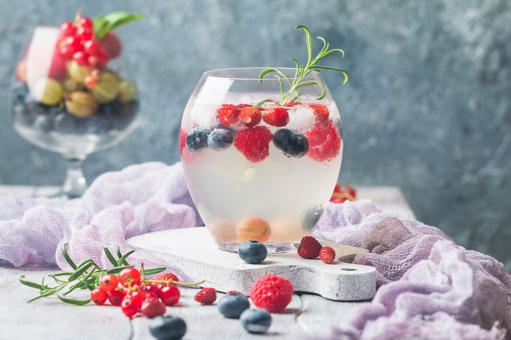 Infusión fría con frutos rojos