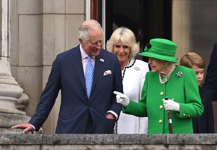 ¿Por qué los Cambridge han sido los protagonistas absolutos del Jubileo de Platino y cómo afecta esto al príncipe Carlos?