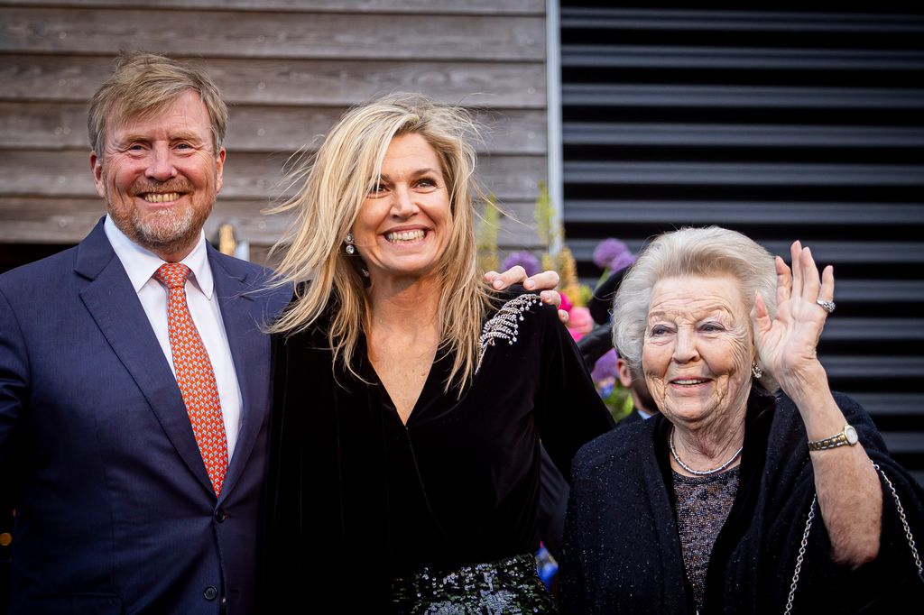 Los Reyes Guillermo y Máxima, junto a la princesa Beatriz de Holanda