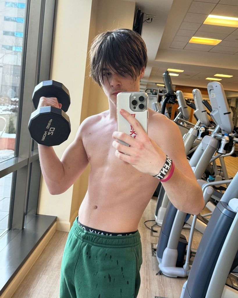 Al parecer, Valentino Martin ha recurrido al entrenamiento con pesas para mejorar su físico.